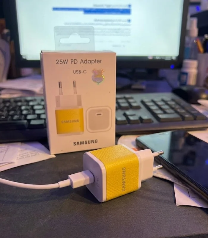 شاحن سامسونج 25 واط، ادبتور سامسونج جلد، Samsung 25W PD Adapter، راس شاحن سامسونج اصفر، شاحن سامسونج سريع تايب سي، Al Sakka Store، شاحن سامسونج ضمان السقا.